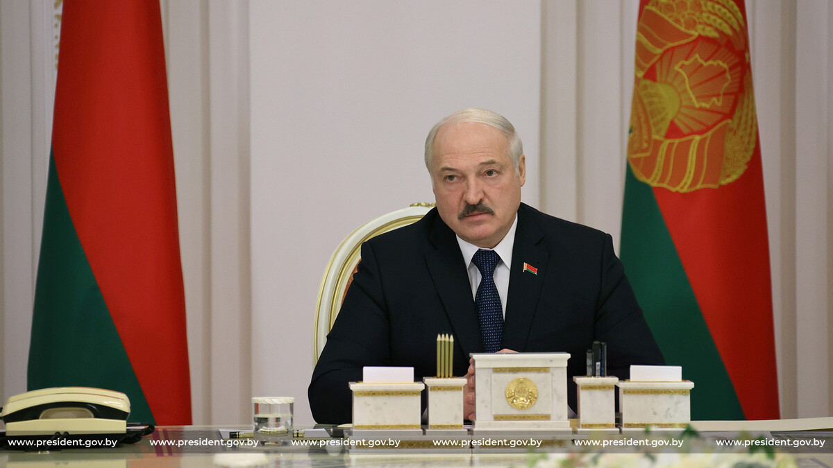 Лукашенко предложил Меркель создать гуманитарный коридор для беженцев из Ирака