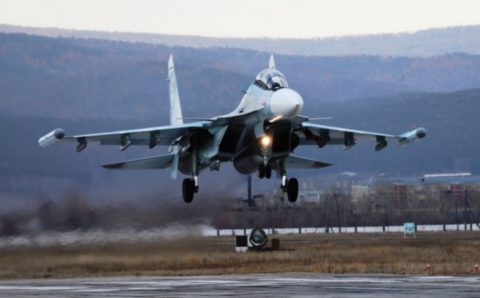 Истребители Су-30 СМ провели полеты в сложных метеосуловиях