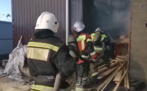 В Ставрополье загорелся крупный мебельный цех