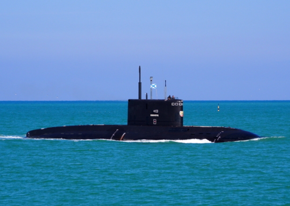 Экипаж подводной лодки «Великий Новгород» провел учения в акватории Черного моря