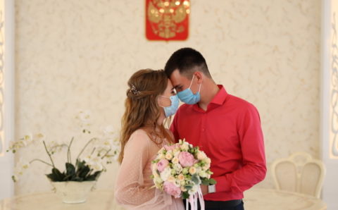 В отделениях ЗАГС Забайкалья временно запретили свадьбы с гостями