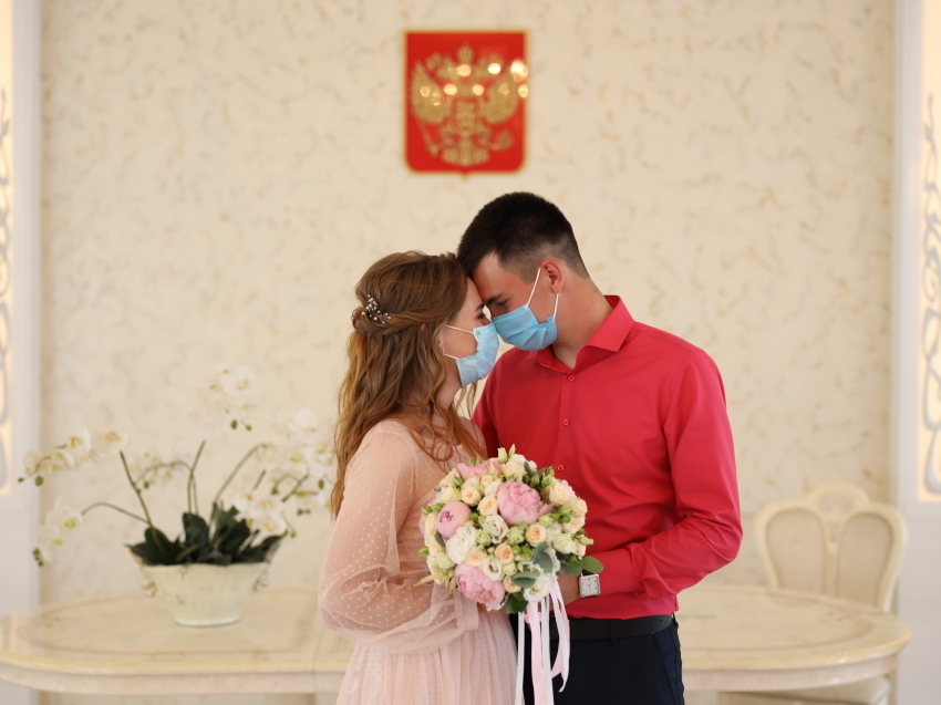 В отделениях ЗАГС Забайкалья временно запретили свадьбы с гостями