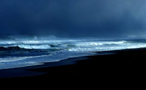 Около 200 судов ожидают возможности пройти через Керченский пролив