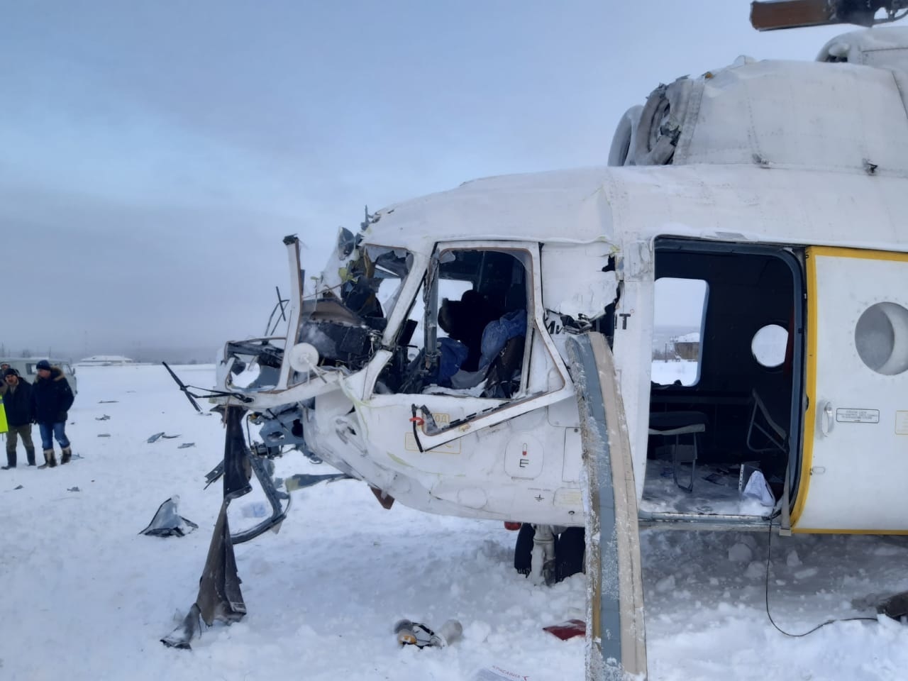 Вертолет Ми-8 аварийно сел в Красноярском крае