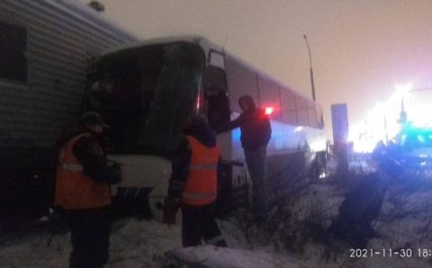 Поезд протаранил автобус в Ленобласти, есть пострадавшие