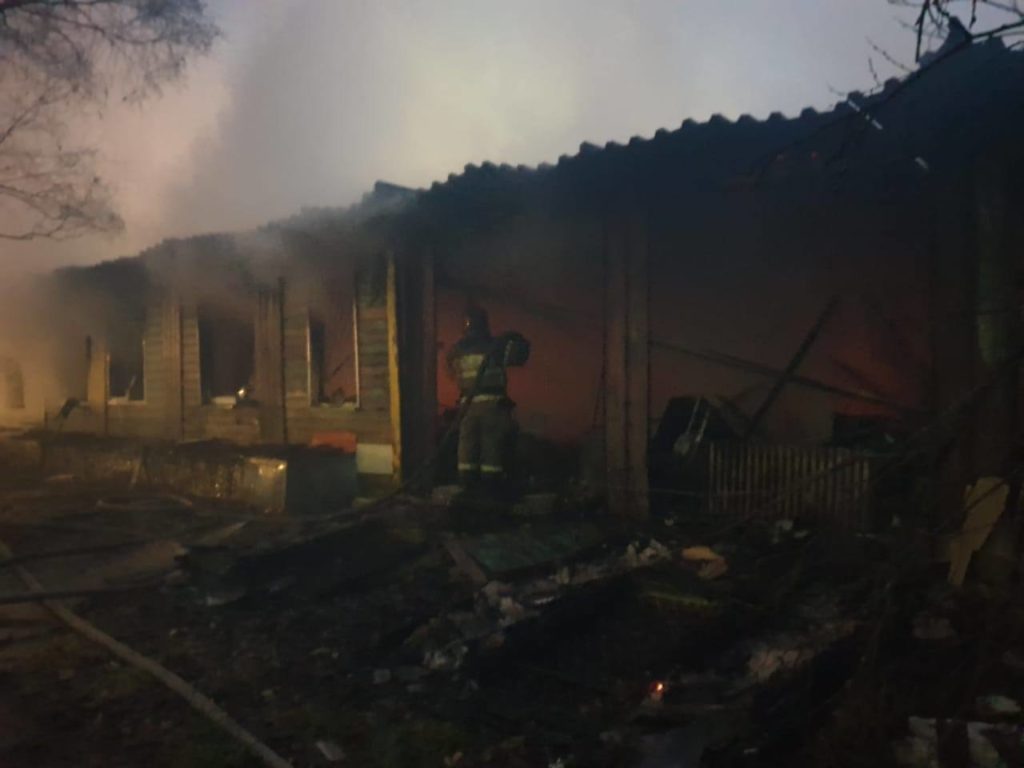Трое детей пострадали при пожаре в Южно-Сахалинске