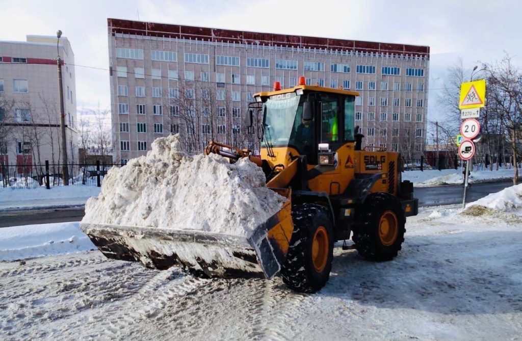 В Мурманской области коммунальщики убрали 52 тысячи кубометра снега