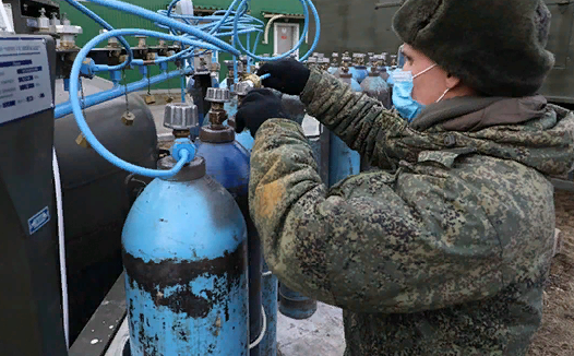Медучреждениям Сибири военные передали первую партию баллонов кислорода