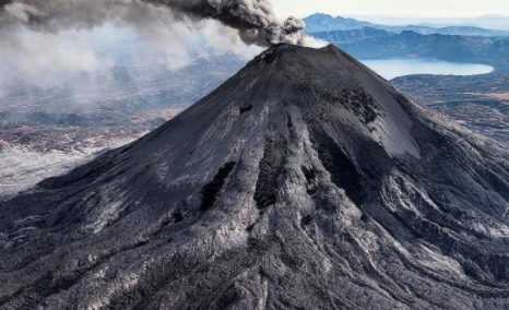 Число погибших при восхождении на вулкан на Камчатке выросло до шести