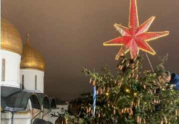 Площадь Кремля на Новый год украсит 90-летняя ель из Подмосковья