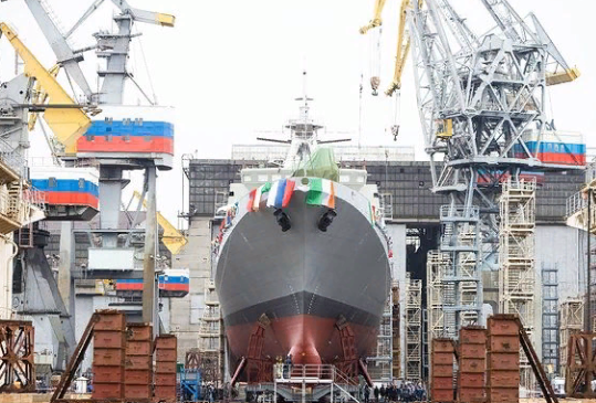 В Калининграде спустили на воду фрегат для ВМС Индии