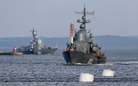 Экипажи кораблей Балтийского флота провели учения в море