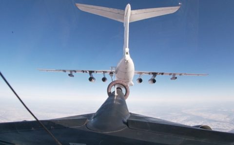 Стратегические ракетоносцы Ту-95 провели учебную дозаправку в воздухе