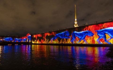 В Санкт-Петербурге показали километровую световую проекцию