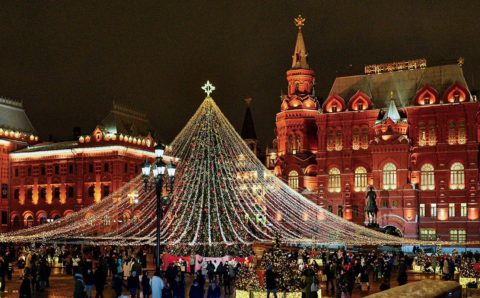 Москву закончили украшать к новогодним и рождественским праздникам