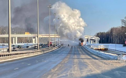 В Москве на Киевском шоссе произошло возгорание грузовика со сжиженным газом