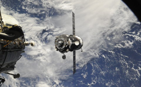 Ученых из Роскосмоса наградили за экспериментальные исследования на космических кораблях