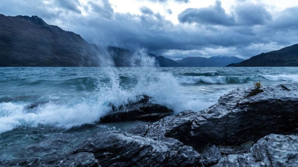 У берегов Камчатки ожидаются десятиметровые волны