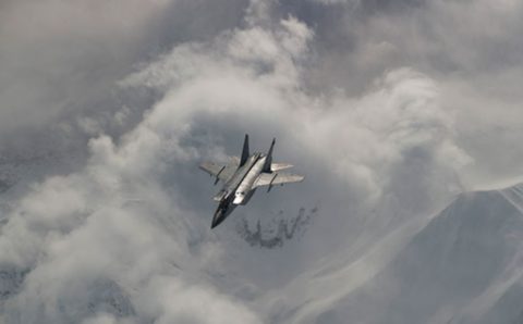 Экипажи российских истребителей МиГ-31 провели учения в сложных метеоусловиях