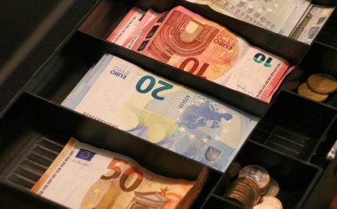 В Красноярском крае кассир банка исчез с 15 миллионами рублей