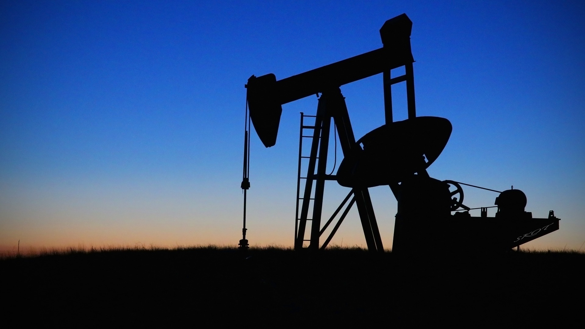 Страны ОПЕК+ сохранили план по восстановлению добычи нефти