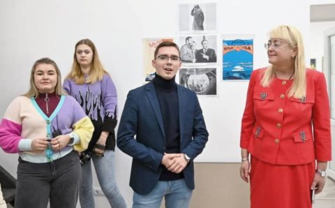Молодые крымские художники открыли выставку плакатов, посвящённую Кубе