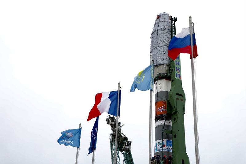 Ракету «Союз» со спутниками OneWeb установили на стартовый стол на Байконуре