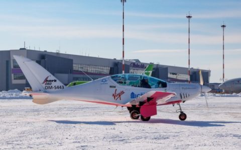 В аэропорту Владивостока приземлилась самая молодая летчица в мире