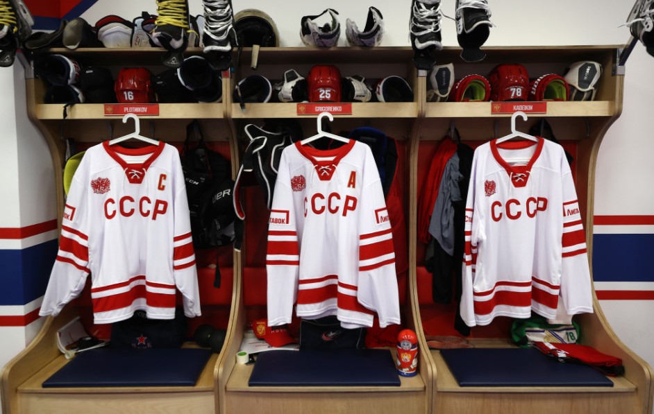 Российские хоккеисты выйдут на матч с финнами в ретро-форме команды СССР