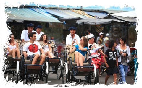 Вьетнам готовится к своему Новому Году: приглашает туристов и избавляется от экспатов