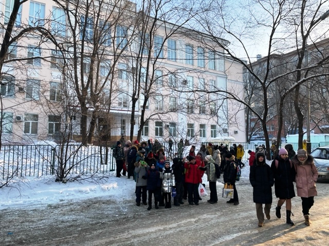 Все школы Хабаровска эвакуировали из-за угрозы минирования