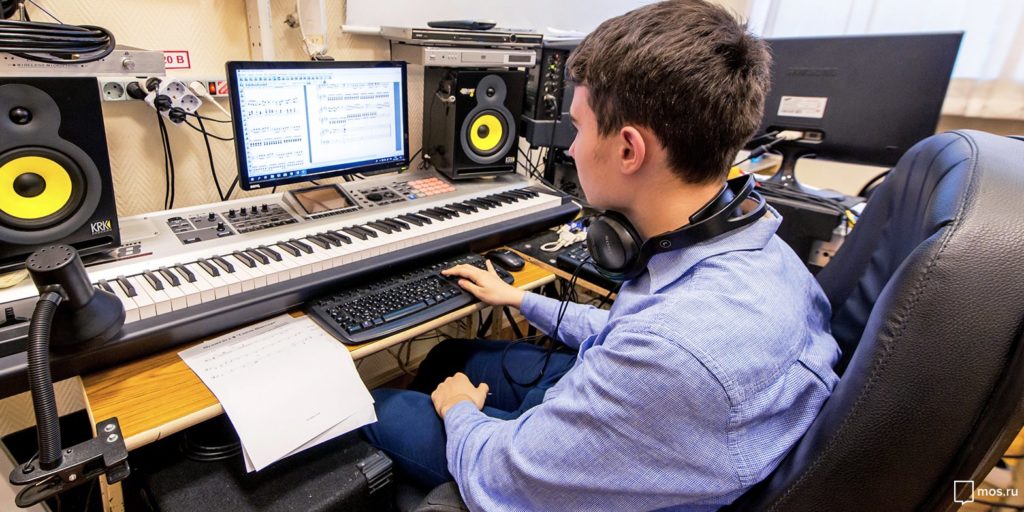 Юных москвичей будут обучать саунд-дизайну и VR-технологиям