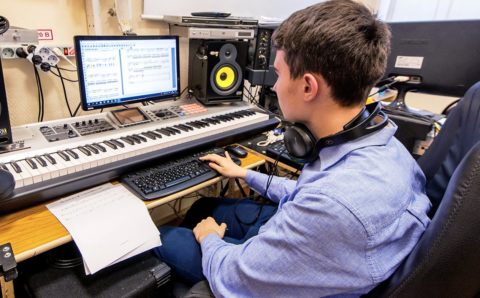 Юных москвичей будут обучать саунд-дизайну и VR-технологиям
