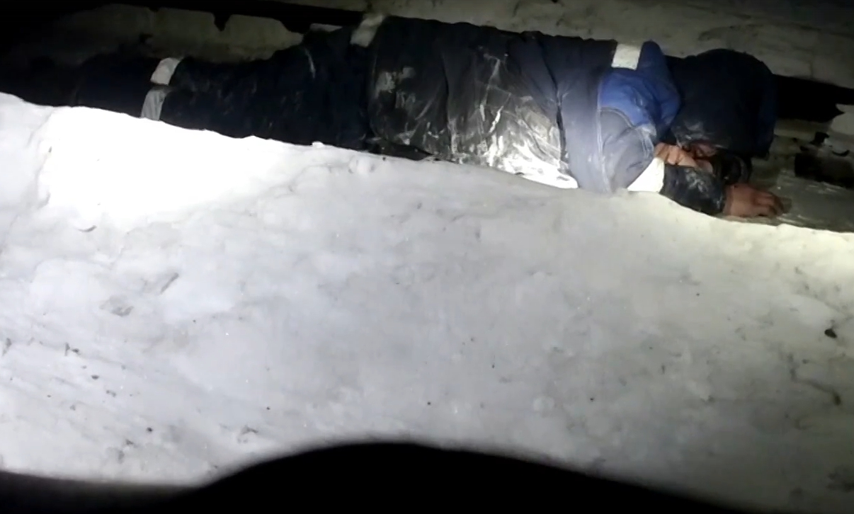 В Красноярском крае пьяный мужчина уснул под вагоном поезда в минусовую температуру