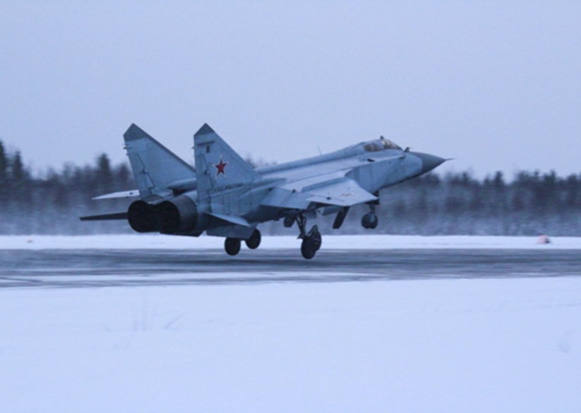 Российские летчики провели учебные полеты над Тихим океаном