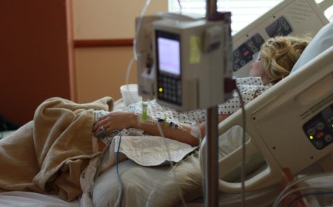 В Башкирии госпитализировали 11 человек, надышавшихся хлором в бассейне