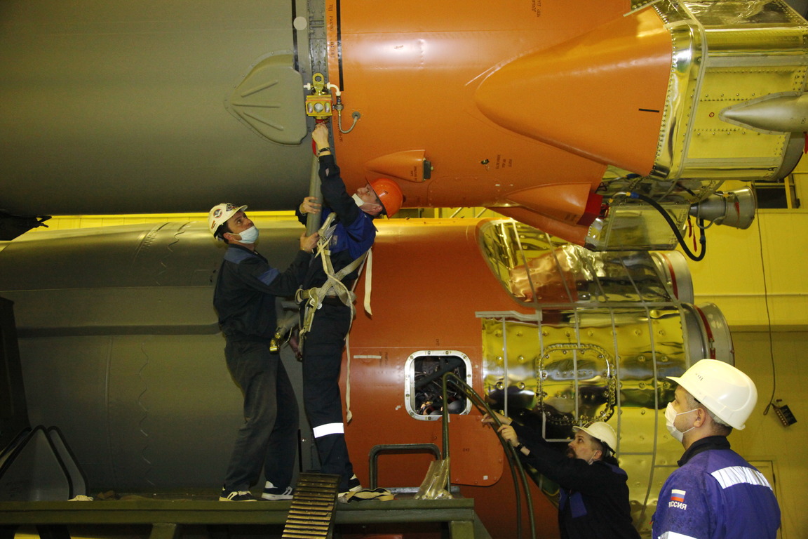 Специалисты Роскосмоса собрали в «пакет» ракету-носитель «Союз-2.1а»