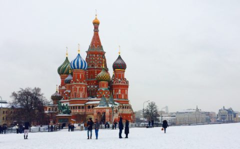 Синоптики прогнозируют в Москве снегопад и порывистый ветер