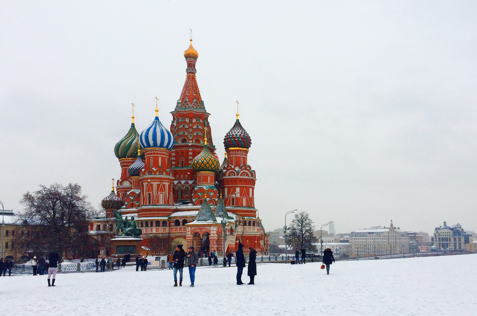 Синоптики прогнозируют в Москве снегопад и порывистый ветер