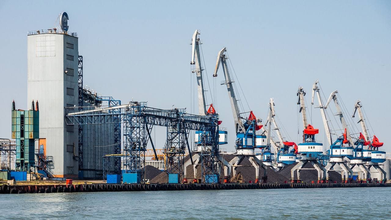 Российское правительство намерено расширить территорию порта в Крыму