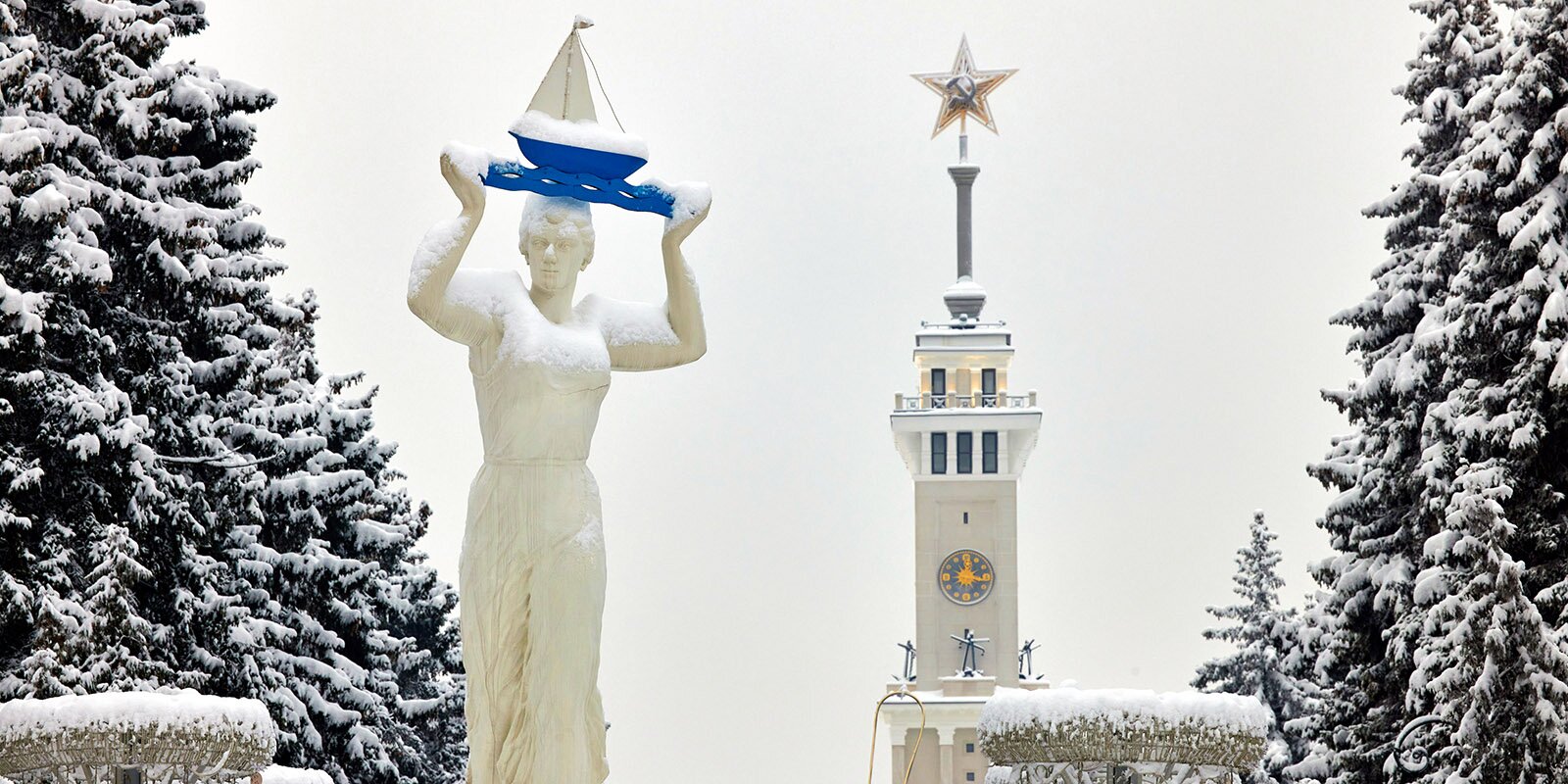 Синоптики прогнозировали в Москве мокрый снег и гололедицу