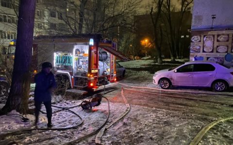 Двое человек погибли при пожаре в пятиэтажке в Ростове-на-Дону