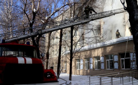 Пожар в ремонтируемом корпусе университета в Биробиджане потушили
