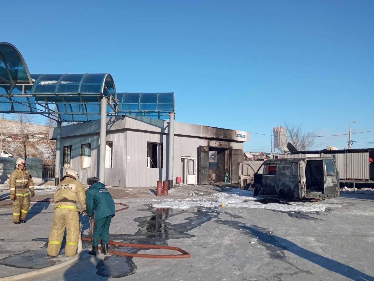 Шестеро человек пострадали при пожаре на газовой АЗС в Бурятии