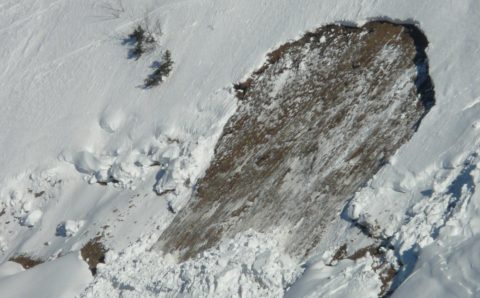 Лавинную опасность объявили на Камчатке до конца января