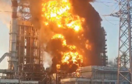 На нефтеперерабатывающем заводе в Тюменской области произошло возгорание