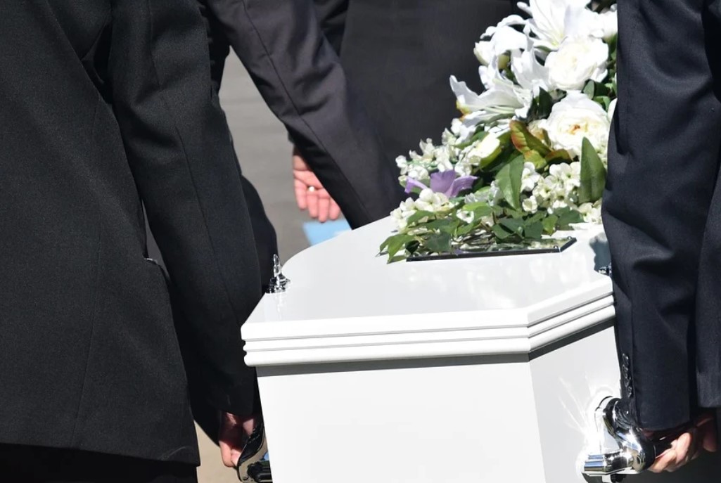 Власти Забайкалья организуют погребение девочки, растерзанной стаей собак