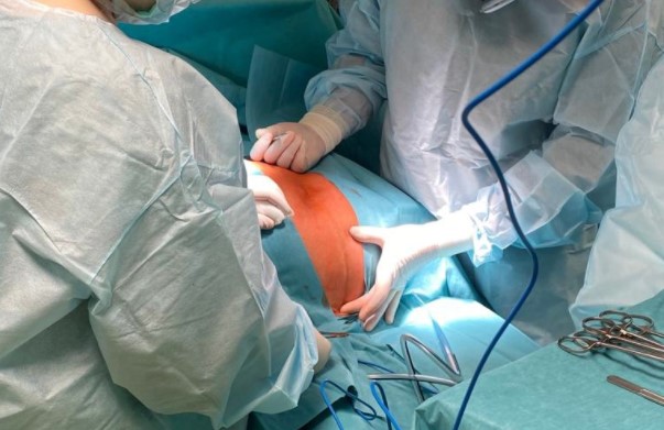 Тобольские врачи провели сложную операцию на коленном суставе