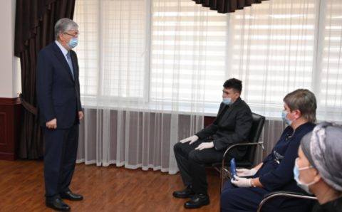 Президент Казахстана встретился с семьями погибших силовиков