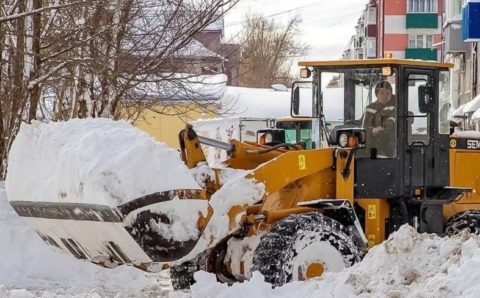 Глава Сахалина дал коммунальщикам три дня на расчистку дворов от снега